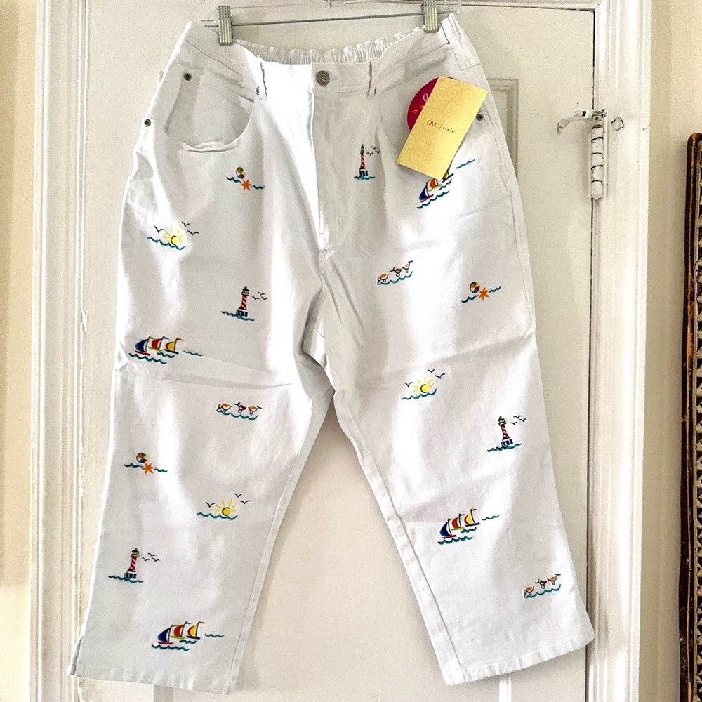 Quacker Factory Nautical Embroidered Capri  Pants Coastal Granma Resortwear